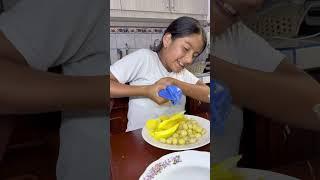 Mango a la salida de la escuela