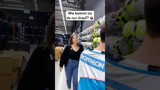 "Arbeiten Sie hier?" ‍️ Wer kennt‘s? #decathlon #decathlondeutschland #doyouworkhere #shorts