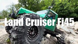 1/10 Scale RC FJ45 LandCruiser rock crawling