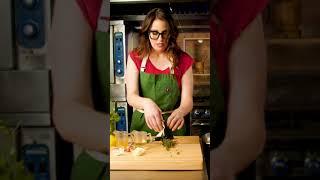 Aint nobody got #thyme for that #youtubeshorts #kitchenhack #kitchenhacks #timesaving #spice