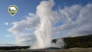 Old Faithful Geyser in Yellowstone National Park