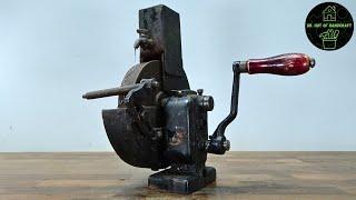 It has a tap! 1950's hand cranked grinder restoration I Dr. Hut of Handcraft