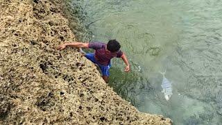 Orang ini Nyali besar berada di ujung tebing ‼️