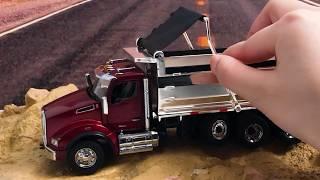 Diecast Masters Kenworth T880 SBFA Dump-Truck, with Radiant red cab + Chrome plated dump body