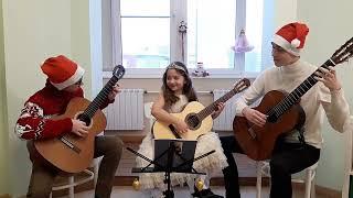 14 Christmas songs for classical guitar, arranged by Alexander Vinitsky.