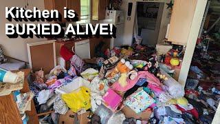 Cleaning a massively hoarded house for FREE!