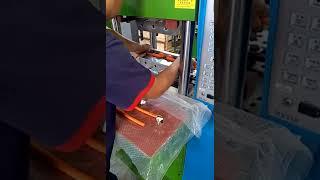 plug injection machine video0629