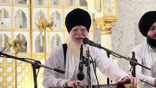 Sun yaar hamare sajar shabdad of Bhai navpreet singh ji at gurdwara dera sahib lahore Gurbani studio