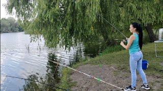 ПОЕХАЛИ С ЖЕНОЙ НА РЫБАЛКУ .ПОЙМАЛИ ТОЛСТОЛОБА. Встретили огромного АЛАБАЯ!