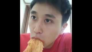 [고탱의 비디오] 비빔면 먹어본 사람은 공감 (Whenever I eat Bibim Noodles)