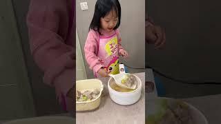 My sister is angry and doesn't eat. Doodle stews ribs for her herself!