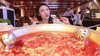 [ENG SUB] ChongQing Hot Pot at 30℃! The Hairy Belly Skin and The Spicy Pot Bottom Are Super Exciting