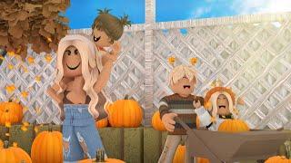 FAMILY TRIP TO THE PUMPKIN PATCH!  | ROBLOX BLOXBURG FAMILY ROLEPLAY | **WITH VOICE**