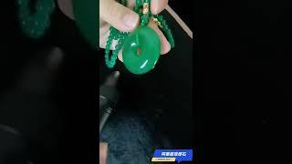 丈母娘送的玉石，竟然弄错了！"翡翠鉴定 "玉石知识 "珠宝知识 "科普翡翠知识＃翡翠赌石#翡翠原石#翡翠毛料＃翡翠#翡翠直播#赌石#翡翠直播间#翡翠代购#翡翠赌石＃翡翠鉴定＃缅甸翡翠直播＃翡翠直播中