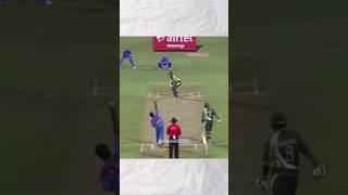 Bhuvneshwar Kumar Outstanding Swing Bowling | Fast Bowling #shorts #shortsfeed #cricket #swing