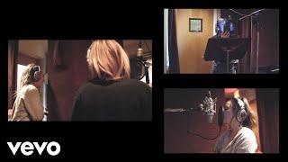 Maddie & Tae - Tourist In This Town (In The Studio)