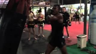 Training Buakaw Banchamek   in   Gym