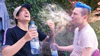 Flachwitz-Anspuck Challenge mit Julien Bam  