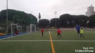 Bimbo di 6 anni che gioca  bene a calcio