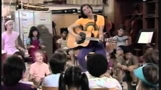 Sharon, Lois & Bram's Elephant Show    Schoolyard    Season 1, Episode 1