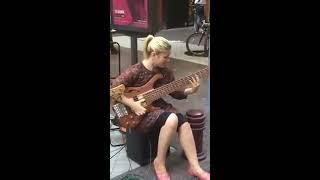 Street performer Insane slap bass battle