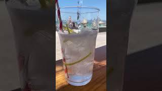 Ein Beach Day ohne eiskalten Drink? Ohne uns! #summervibes #drink #beach #vacation #travel