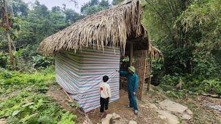 Uncle police helped Thang replace the old bamboo wall into tarpaulin to prevent cold and burglary