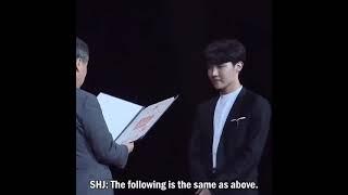 BT Jhope receiving an award (대중문화의 희망, 제이홉)