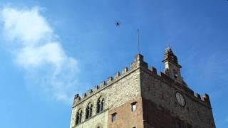 Pratosfera: Un drone in piazza del comune a Prato