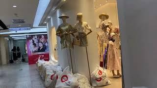 网店店主：广州服装批发市场，中高档衣服清仓，连衣裙才39元一件