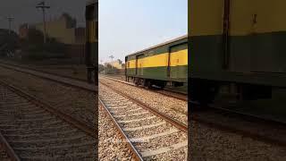 Train vs Pen  #railtrack  #railwayline #railaddictrik #railpro #railwaytrack #raillatak #pen