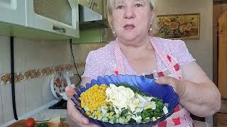 Салат с консервированным тунцом. Суп с фрикадельками.