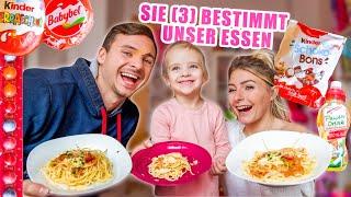 Kleine Schwester (3) bestimmt 1 Tag lang unser Essen