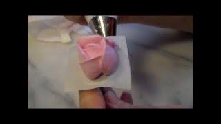 GHIACCIA REALE DECORAZIONI: rose (royal icing roses) by ItalianCakes