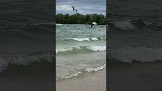 Coup de vent sur la plage de Géraudot : Into the gusts - wind, waves & fall