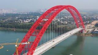 Construction of the largest and longest arch bridge in the world here one place. Pingnan, China