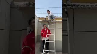 明明是这样上去的，怎么下不来了#搞笑#生活#shorts