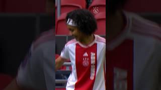 Ajax Vrouwen talent Lily Yohannes hitting the griddy! 