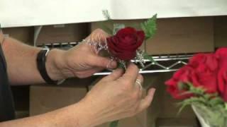 Wedding Flowers  : How to Make Wedding Boutonnieres