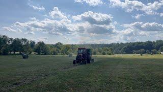 Nice Day to Work in the Hay #allischalmers #agco #johndeere #farming