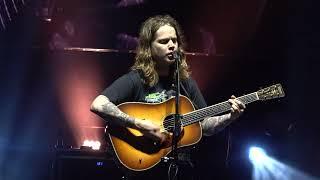 Billy Strings rips Ralph Stanley's "How Mountain Girls Can Love" Essex Jct, VT 7/22/23