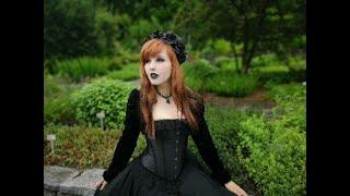 Just a Goth in the botanic garden