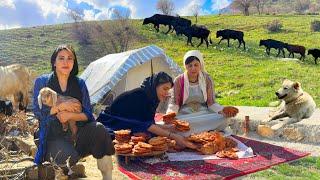 Studying Iran's Nomadic Lifestyle! A Mix of Baking Bread and Traditional Dishes