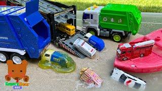 Garbage Trucks Look for Diecast Cars in Trash! 【Kuma's Bear Kids】