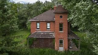 Classic Abandoned Farmhouse... Exploring a Strange FORGOTTEN Time Capsule!!