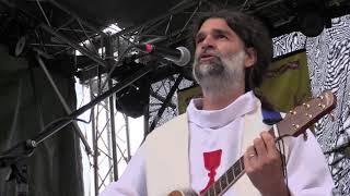 BRNO-Festival TrutnOFF BrnoON (Juraj Jordán Dovala, biskup Církve českoslov.husitské zpívá Beatles)