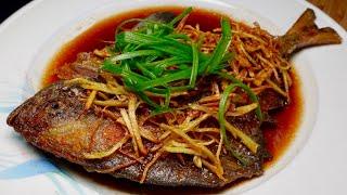 香煎姜丝黑鲳鱼软嫩鲜甜的鱼肉，配上酱汁！太好吃了Fried black pomfret fish with ginger  soft and sweet fish with sauce!