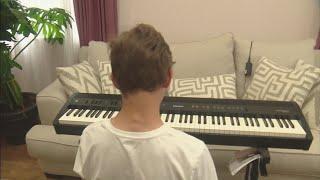 Colorado teacher surprises Ukrainian refugee with electric piano