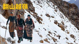 Ten thousands people cross Himalayas to India