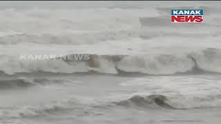 Sea Turns Turbulent In Mahabalipuram | Strong Winds & Rainfall Continue In Wake Of Cyclone Michuang